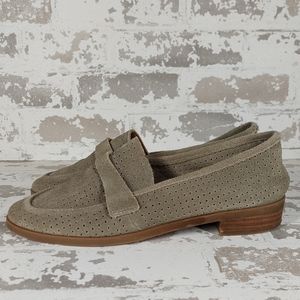 Lucky Brand CAVIEP Round Toe Perforated Suede Taupe Loafer V178